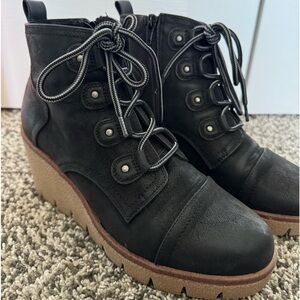 MIA lace-up black boot/bootie ~ size 6 1/2